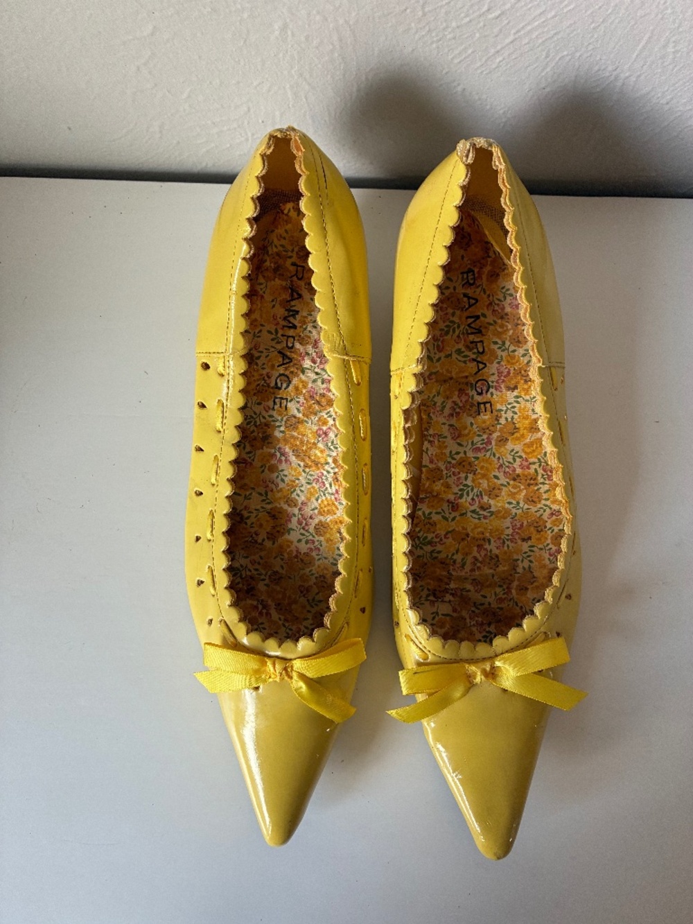 Rampage Yellow Patent Kitten Heel Pumps | Scalloped Bow Pointed Toe | Size 8½